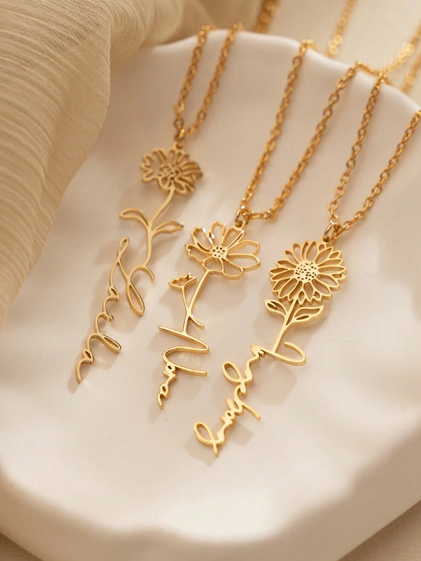 Custom 12Month Flower of Birth - Birth Flower Necklace 评论和价格